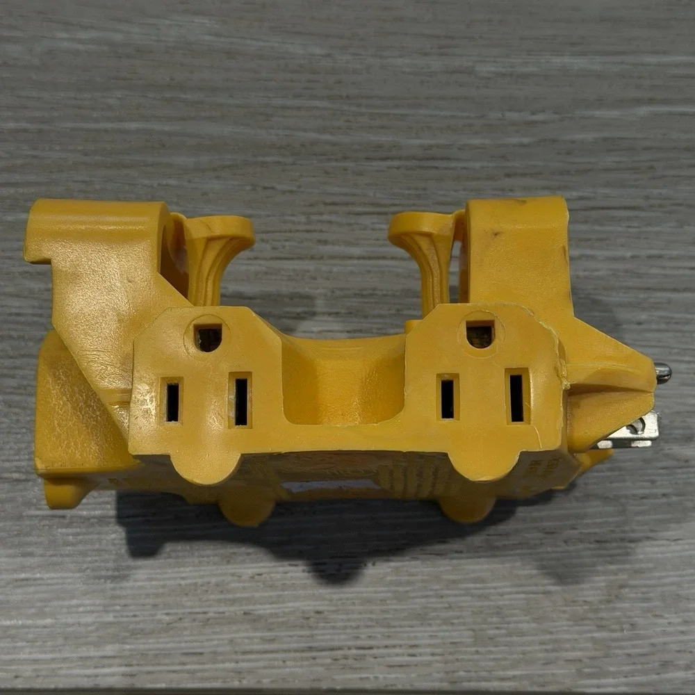 Woods 7362 5 Female Plug 1 Male Plug 125V 15‎ A